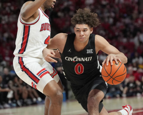 No. 4 Houston clinches Big 12 regular-season title with 73-64 win over Cincinnati