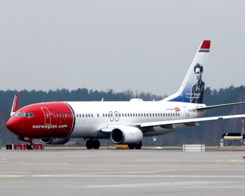 Norwegian to buy 10 leased Boeing aircraft