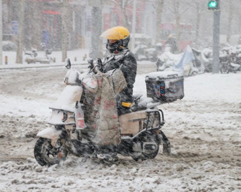 A weekend of fire and ice: China’s east hit by snow blizzards and record heat