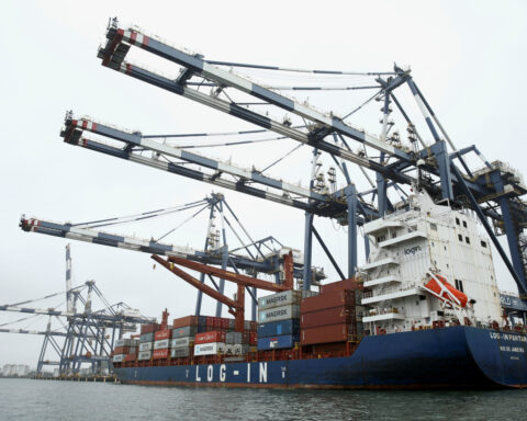 China suspends beef imports from 7 firms in top supplier countries