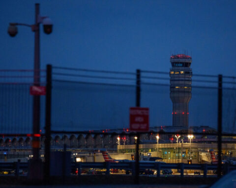 Planes receive mysterious false midair collision alerts near Reagan National Airport