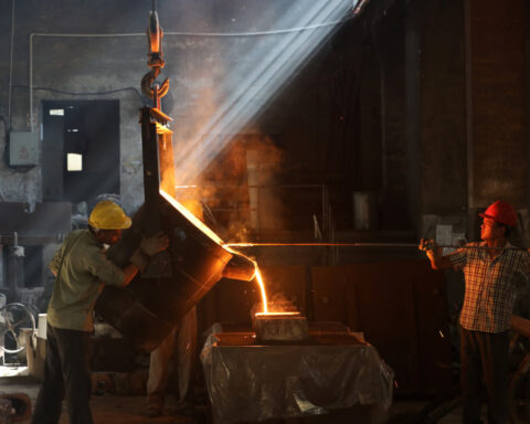 Iron ore extends losing streak on Sino-US trade tensions