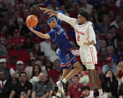 Cryer scores 22 points and No. 3 Houston beats Kansas 65-59 for 9th straight win