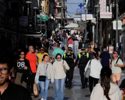 Spain's February jobless falls by 0.23% from January to 2.59 million