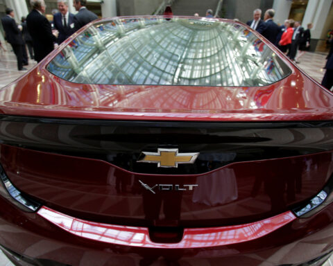 NHTSA closes probe into nearly 73,000 GM hybrids