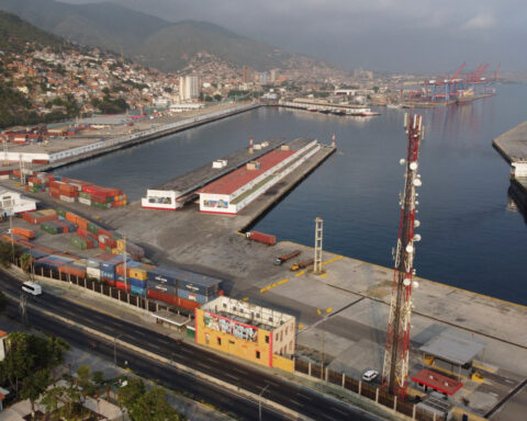 Venezuela's oil exports rose in Feb ahead of Chevron's license termination