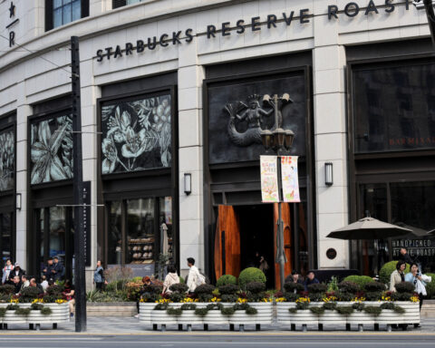 Starbucks's China comeback relies on right partner, brewing back the vibe