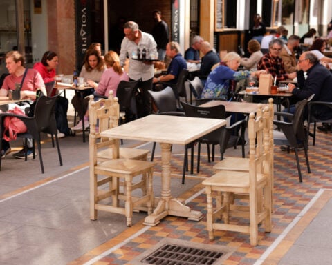 Spain's service sector growth accelerates in February, PMI shows