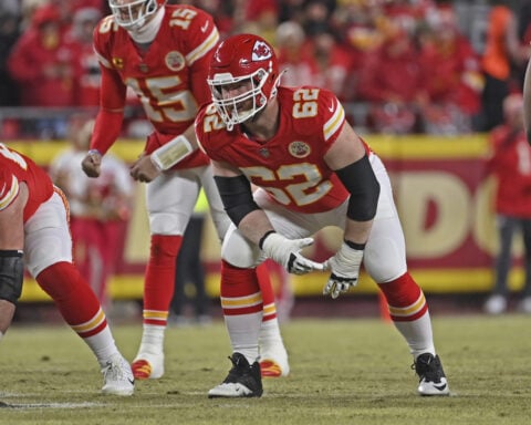 Chiefs trading All-Pro offensive guard Joe Thuney to Bears for 2026 4th-round pick, AP source says