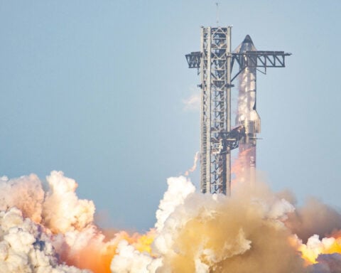 Spectators capture video of debris from SpaceX explosion