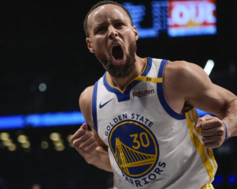 After Curry's highlight heave in a 40-point game, Green says the 'NBA is lucky' to watch the showman