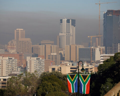 South Africa's net foreign reserves rise to $61.733 billion in February