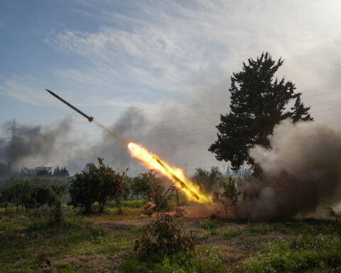 Syria clashes have killed more than 300 people since Thursday, monitoring group says