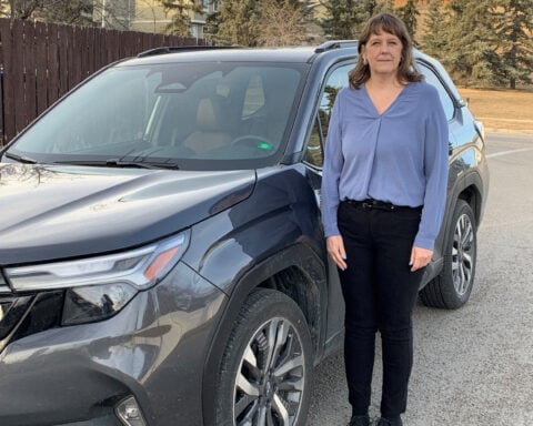 US car buyers rush to dealer lots to avoid tariff-related price hikes