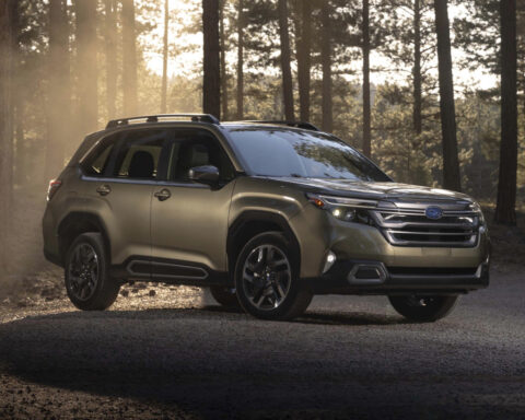 Edmunds: 2025 Honda CR-V vs. 2025 Subaru Forester
