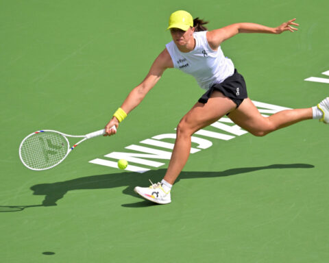 ‘It’s not easy, but I can imagine that it looks like it’: Iga Świątek cruises into quarterfinals at Indian Wells