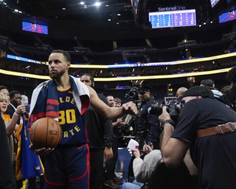 Stephen Curry becomes first player in NBA history to make 4,000 3-pointers
