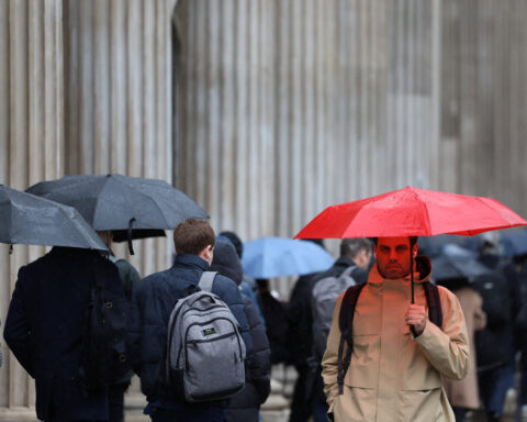UK economy sputters in January, underlining Reeves' growth challenge