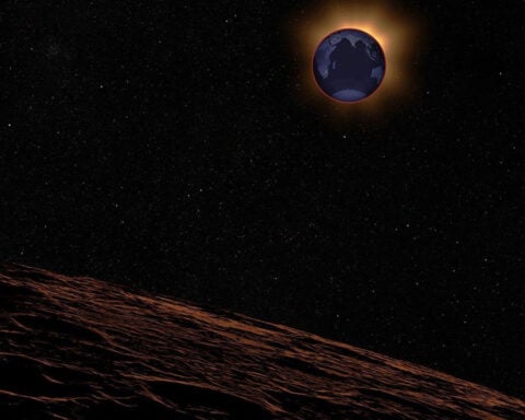 Enthusiasts gather to watch the ‘blood moon.’ See what it looks like