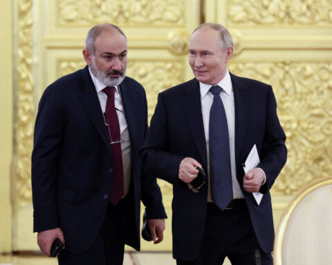 Armenian PM Pashinyan briefs Putin on draft peace deal with Azerbaijan