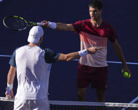 Draper knocks off 2-time defending champion Alcaraz to reach Indian Wells final