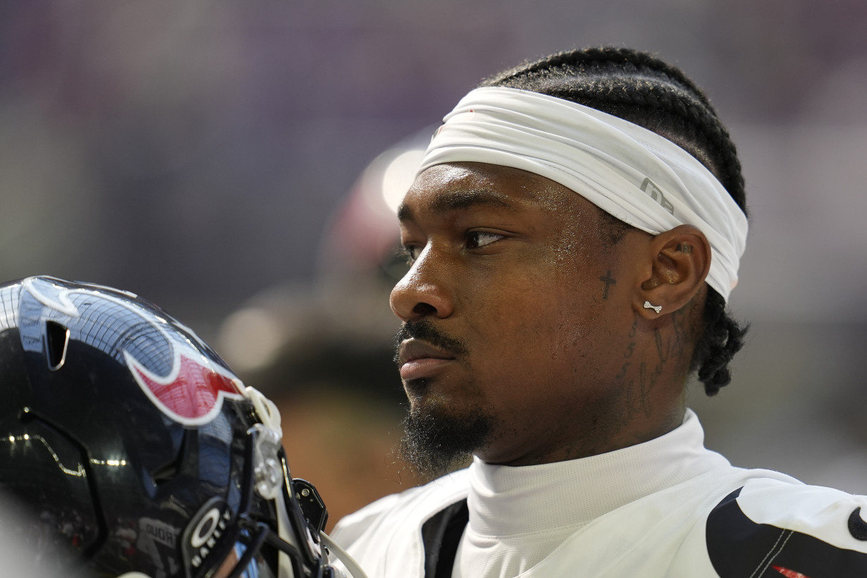 Patriots Diggs Football