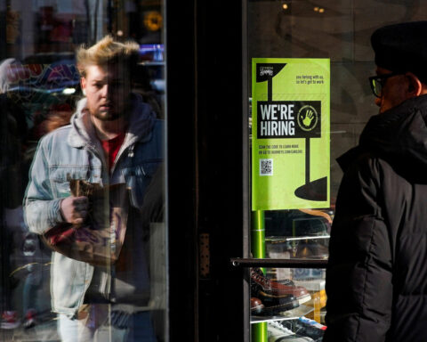 US private payrolls growth beats expectations in March