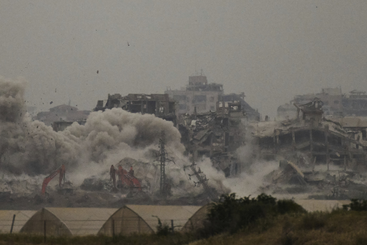 Middle East latest: Israel kills a journalist in a media tent outside a Gaza hospital