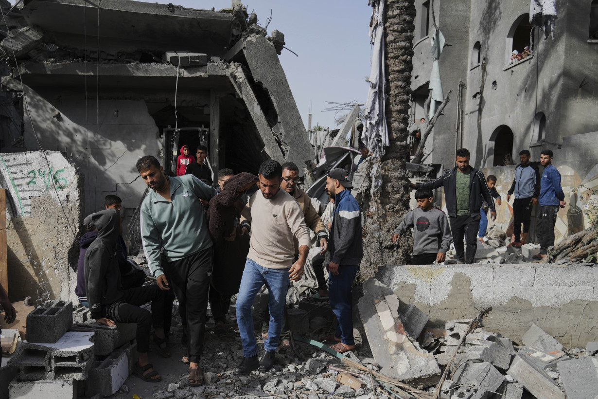 Middle East latest: Israel kills a journalist in a media tent outside a Gaza hospital