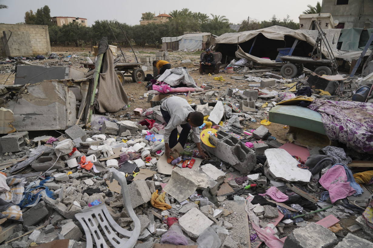 Middle East latest: Israeli strikes kill 25 people in Gaza as Supreme Court hears Shin Bet cases
