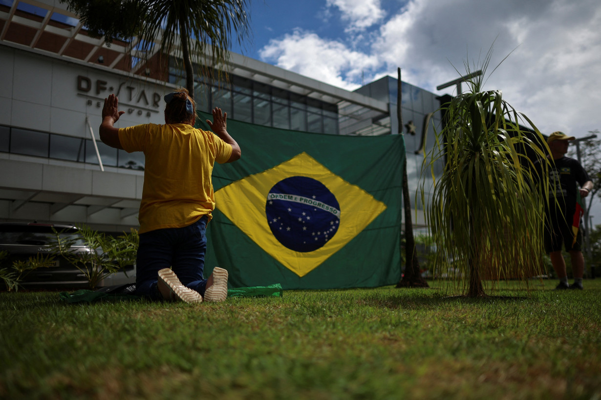 Doctors warn of slow recovery for Bolsonaro after gut surgery