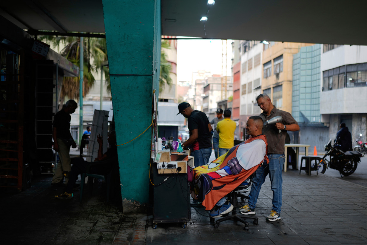 Inflation, currency woes worsen Venezuela's complex crisis as Maduro declares 'economic emergency'