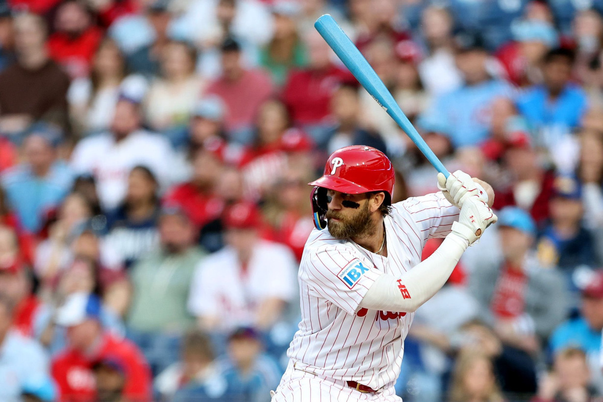 Bryce Harper has gender of fourth child revealed with blue baseball bat