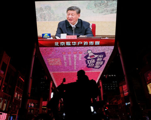 China holds off on new stimulus, shows composure in US trade war
