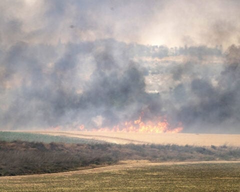 Wildfires rage outside Jerusalem, forcing evacuations and road closures
