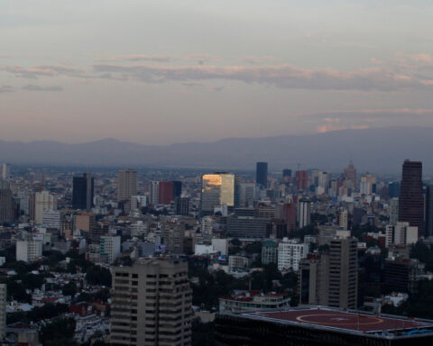 Mexico avoids technical recession but economists see tough path ahead