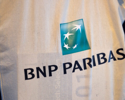 Europe's major banks signal caution as ominous outlook tempers profit wins