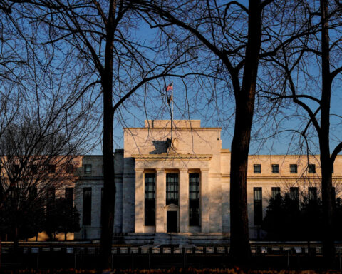 Fed should ditch current policy framework, group of former top central bankers says