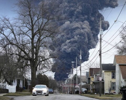 Is Norfolk Southern 'making it right' after Ohio derailment? New lawsuit adds to doubts