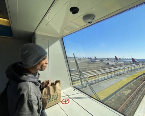 Major airlines ask US to extend cuts to minimum New York flight requirements