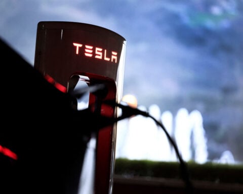 Tesla's head of battery architecture Vineet Mehta departs, the Information reports