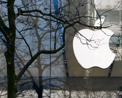 US judge rules Apple violated order to reform App Store