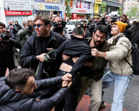 Turkish police scuffle with May Day protesters in Istanbul, detain hundreds