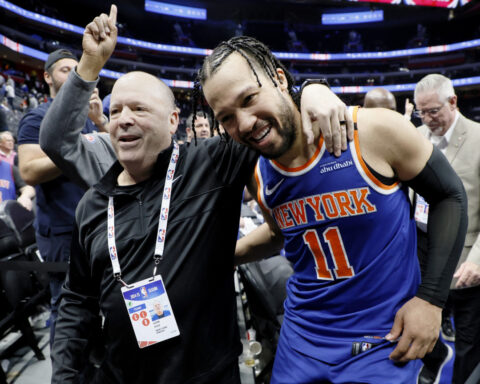 Brunson scores 40, Knicks top Pistons 116-113 in Game 6, advance to 2nd-round series with Celtics