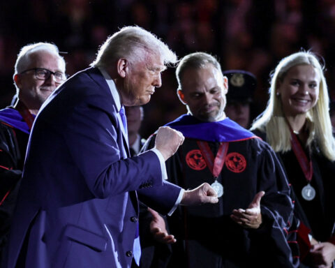 "Roll Tide," Trump tells Alabama University graduates