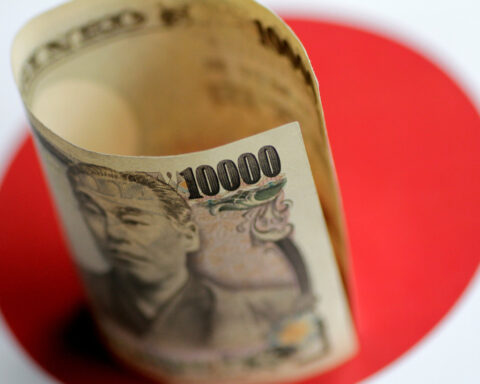 Japanese investors raise foreign stock holdings for sixth week on easing trade tensions