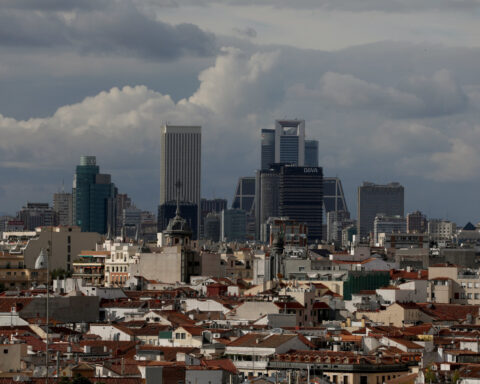Spain's manufacturing sector downturn deepens in April - PMI