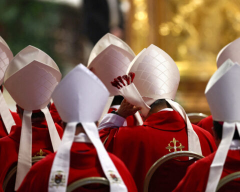 Cardinals hope for speedy conclave to pick new pope, under Michelangelo's gaze