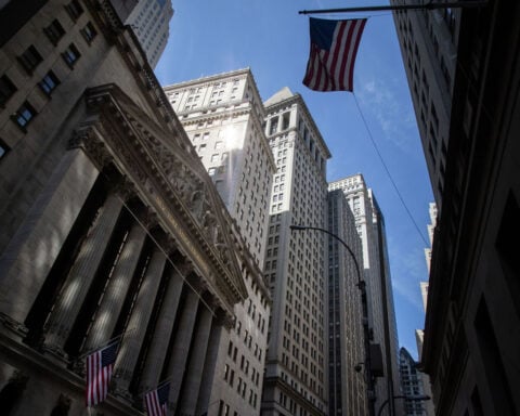 S&P 500 posts longest winning streak in 20 years as Trump and China show some willingness to bend on trade