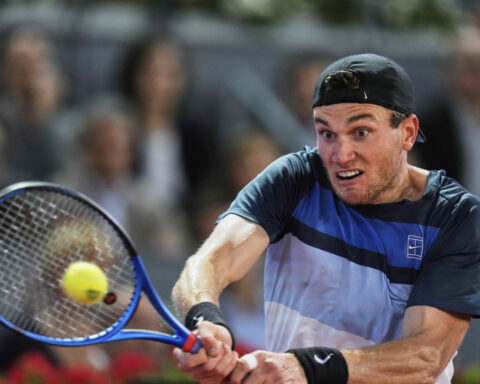 With help from painkillers, Ruud beats Cerundolo to reach Madrid Open final against Draper